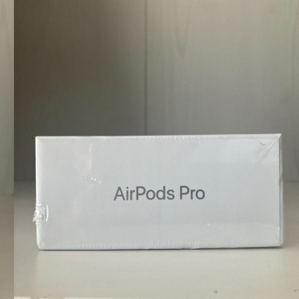 *SEALED* AIRPOD PRO 2nd GENERATION - Picture 3 of 4